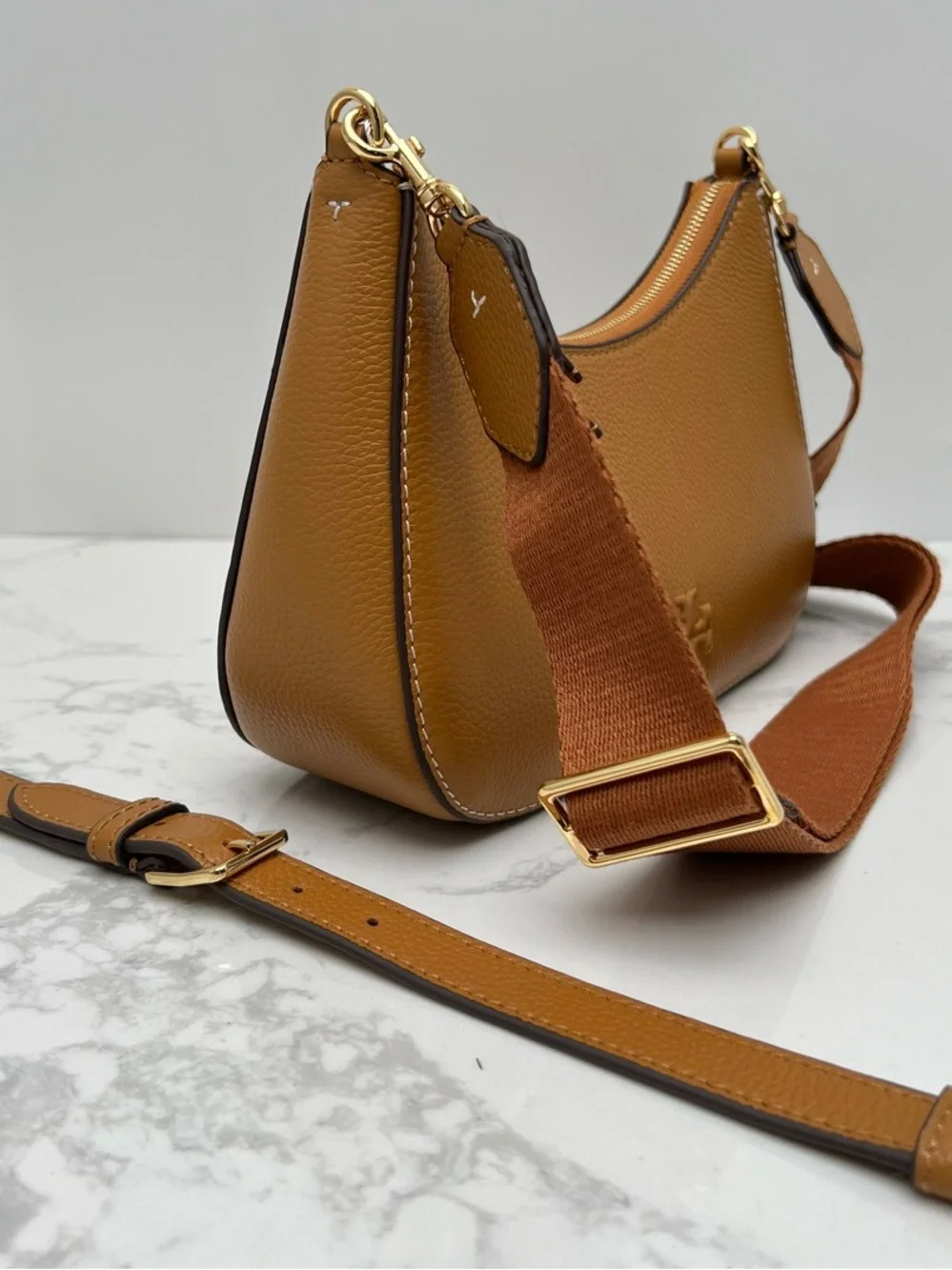 Tory Burch Saddle Shoulder Bag in Cognac